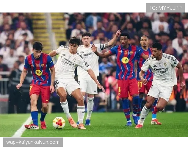 国家德比激战正酣,半场结束前费兰-托雷斯为巴萨扳平比分 国家德比激战正酣,半场结束前费兰-托雷斯为巴萨扳平比分