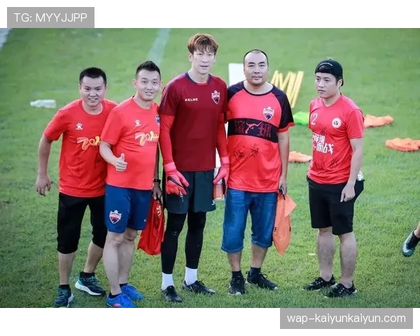 德甲俱乐部青训营开放日，吸引数千名年轻球迷参与